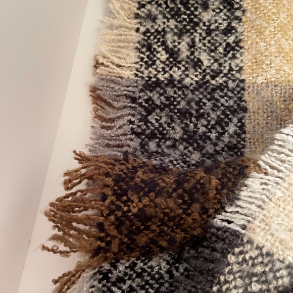 Amanda Blake blanket scarf , flannel print, brown - Picture 3 of 4